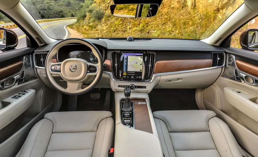 Торпедо Volvo V90 T6 Inscription 2017 года  (NA) (фото 4 из 19)